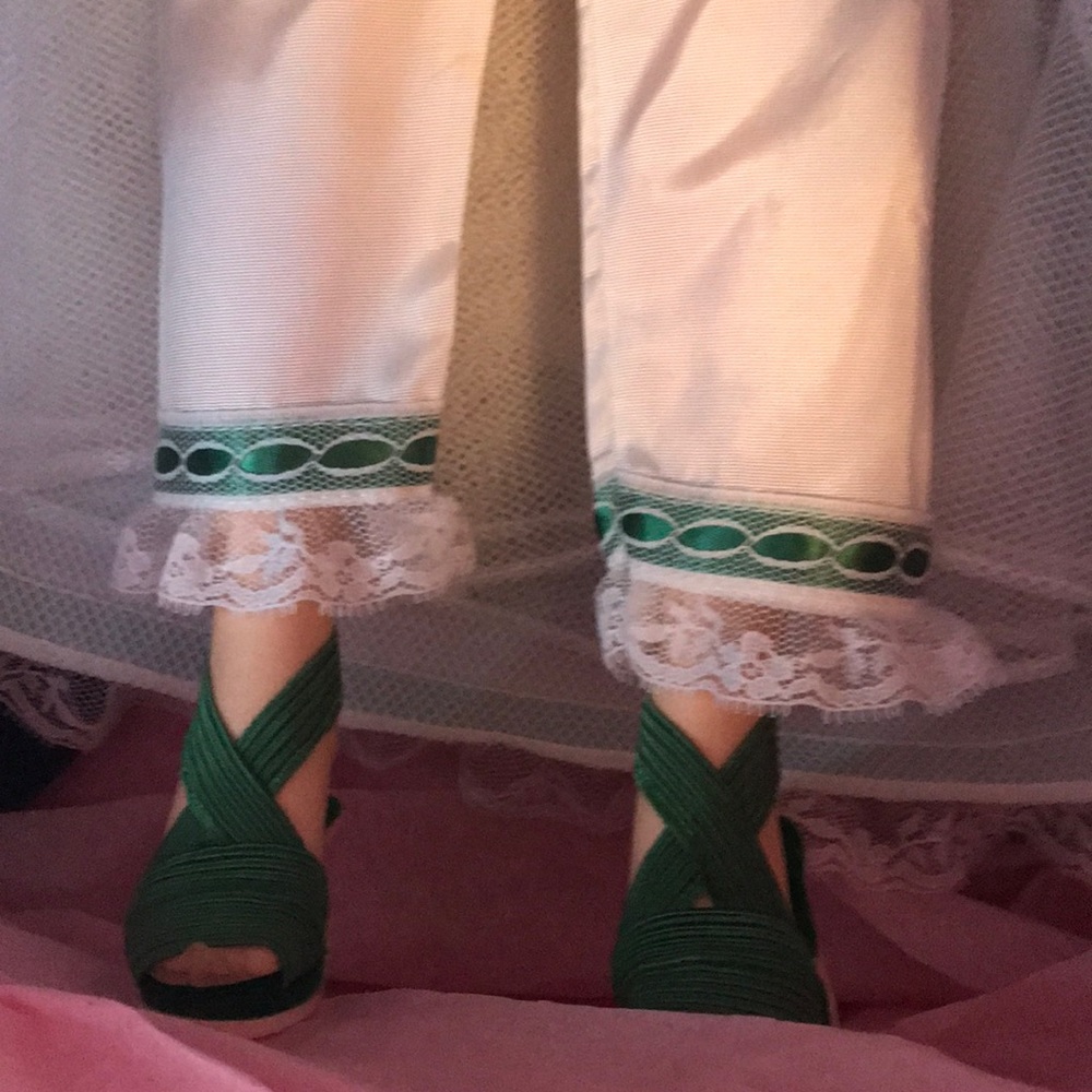 Madame Alexander Scarlett O’Hara Doll. - Picture 5 of 8